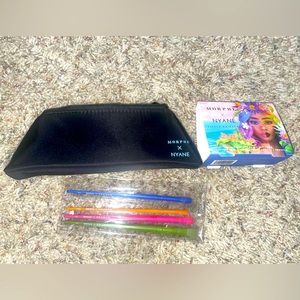 NWT five piece morphe makeup brushes and case set